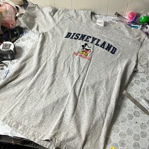 Mickey Inc Large Gray Short Sleeve Disneyland Graphic T